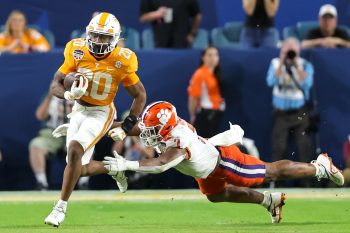 Tennessee Volunteers running back JAYLEN WRIGHT (20) runs the ball during the 2022 NCAA Capital One Orange  Bowl game between the Tennessee Volunteers  and the Clemson Tigers at Hard Rock Stadium  in Miami Gardens, FL on December 30, 2022.