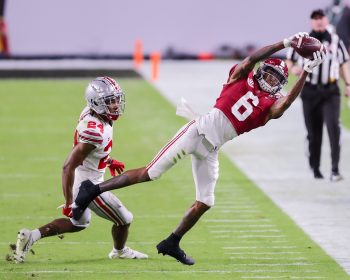 Alabama Crimson Tide wide receiver DEVONTA SMITH (6) makes a catch during the College Football Playoff National Championship at Hard Rock Stadium in Miami Gardens, Florida.