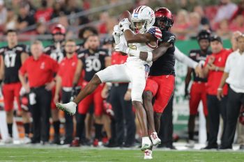 Tampa, FL - November 12: South Florida Bulls wide receiver Jimmy Horn Jr. (5) makes a catch during a college football game between South Florida Bulls and Cincinnati Bearcats played on November 12, 2021 at Raymond James Stadium in Tampa, FL. (Photo credit: Cory Knowlton/Sportscene Media)