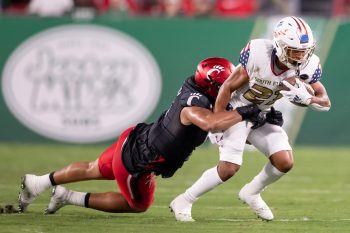 Tampa, FL - November 12: South Florida Bulls running back Brian Battie (21) runs the ball during a college football game between South Florida Bulls and Cincinnati Bearcats played on November 12, 2021 at Raymond James Stadium in Tampa, FL. (Photo credit: Cory Knowlton/Sportscene Media)