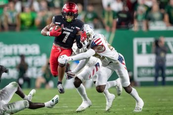 Tampa, FL - November 12: Cincinnati Bearcats wide receiver Tre Tucker (7) runs the ball during a college football game between South Florida Bulls and Cincinnati Bearcats played on November 12, 2021 at Raymond James Stadium in Tampa, FL. (Photo credit: Cory Knowlton/Sportscene Media)