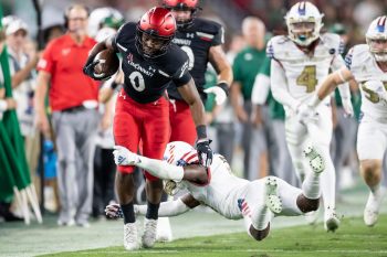 Tampa, FL - November 12: Cincinnati Bearcats running back Charles McClelland (0) runs the ball during a college football game between South Florida Bulls and Cincinnati Bearcats played on November 12, 2021 at Raymond James Stadium in Tampa, FL. (Photo credit: Cory Knowlton/Sportscene Media)