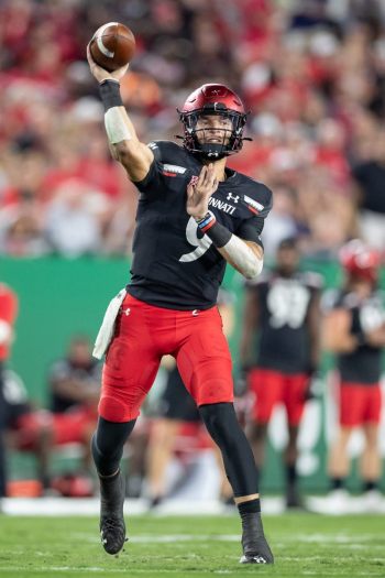 Tampa, FL - November 12: Cincinnati Bearcats quarterback Desmond Ridder (9) throws the ball during a college football game between South Florida Bulls and Cincinnati Bearcats played on November 12, 2021 at Raymond James Stadium in Tampa, FL. (Photo credit: Cory Knowlton/Sportscene Media)